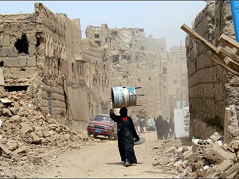 اليمن في مهب العمالة للخارج:الحوثيون ينصبون ضريحاً ايرانيا لمؤسسهم والإخوان يصدرون فتاواهم إلى القاهرة